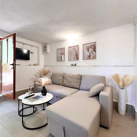 Petra Oliva Apartment Dhermi Bagian luar foto