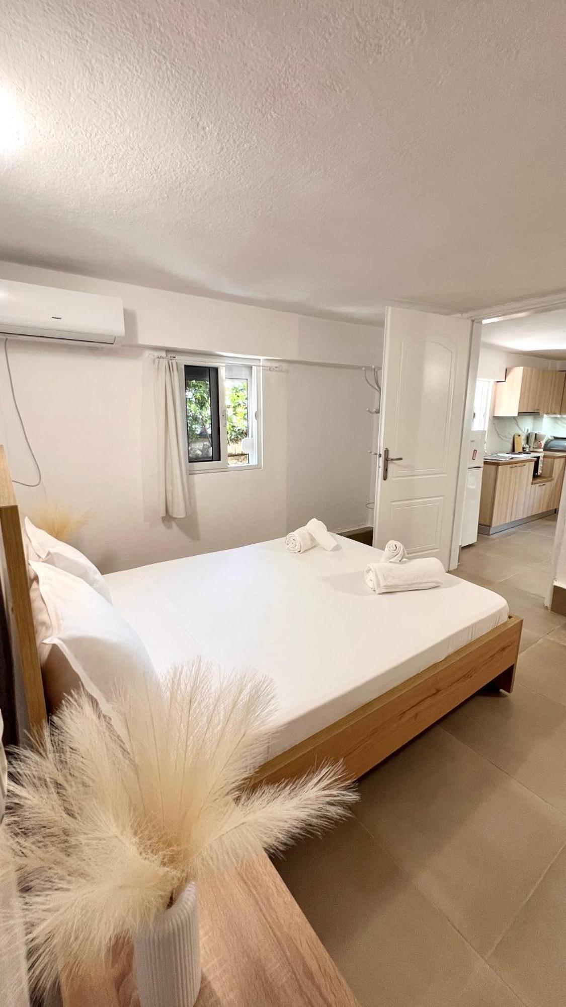 Petra Oliva Apartment Dhermi Bagian luar foto
