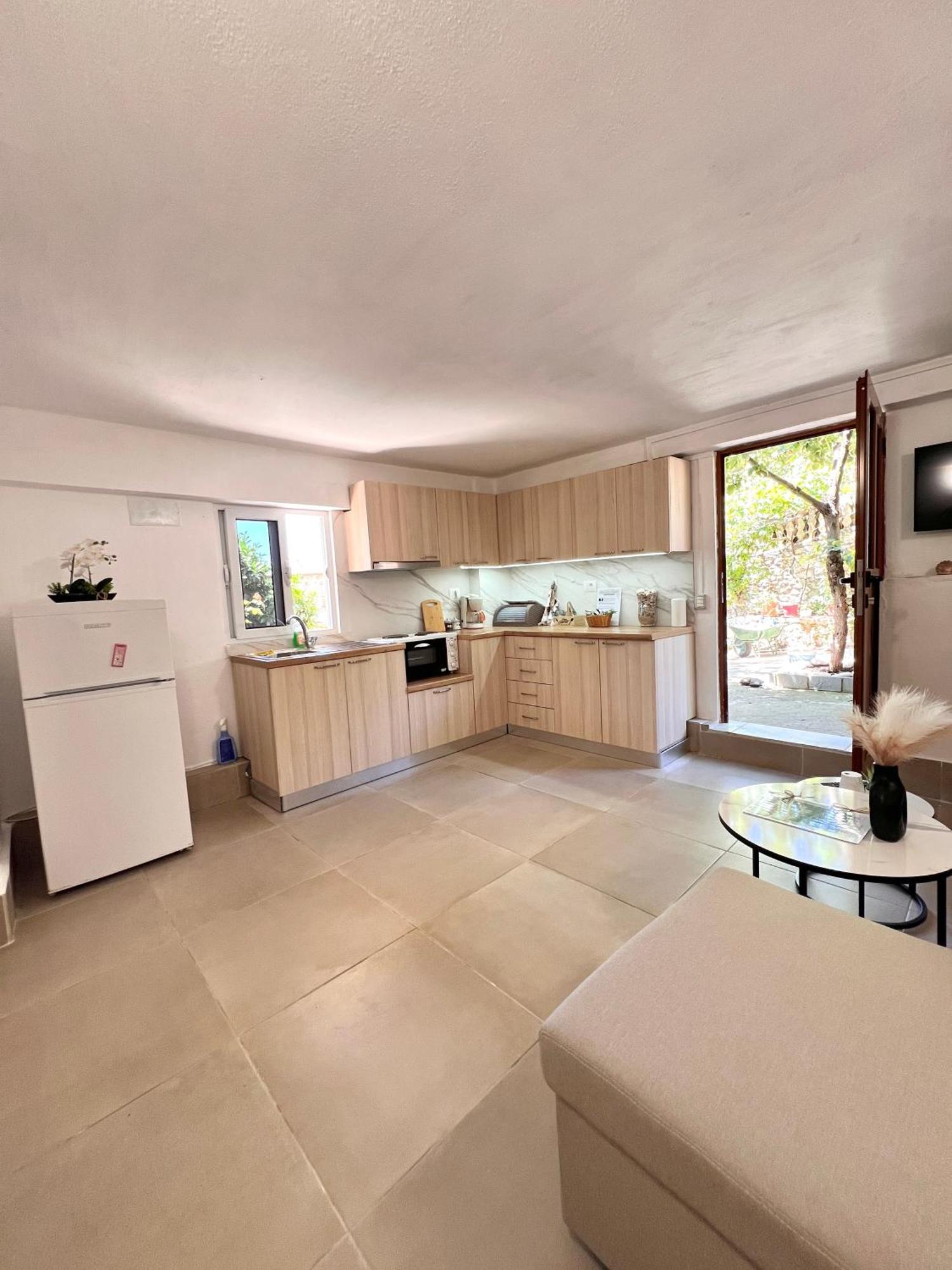 Petra Oliva Apartment Dhermi Bagian luar foto
