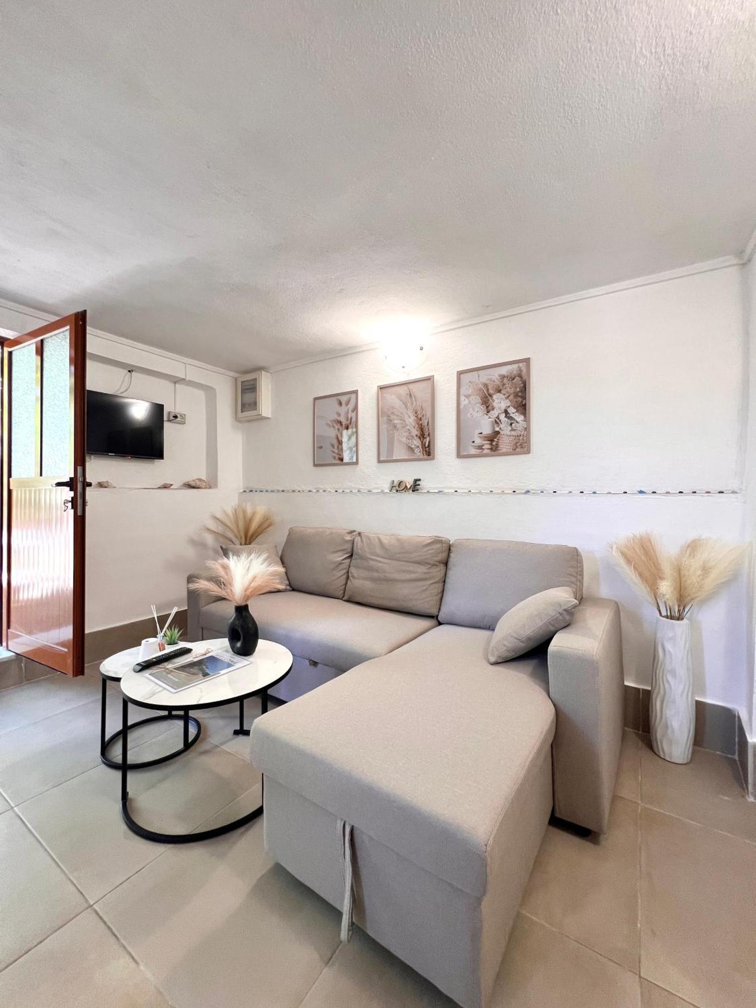 Petra Oliva Apartment Dhermi Bagian luar foto
